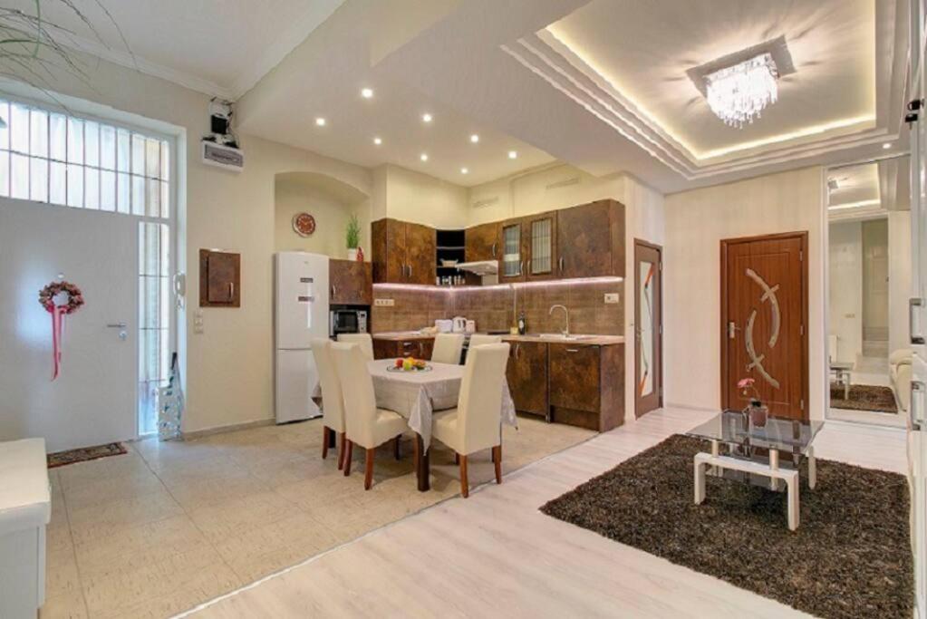 Super Central Apartment Budapest Exterior foto